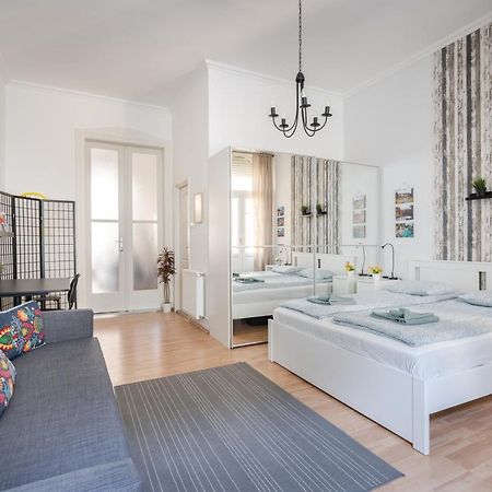 K10 - Kazinczy Street Heritage Suite - Best Location By Bqa Budapest Esterno foto