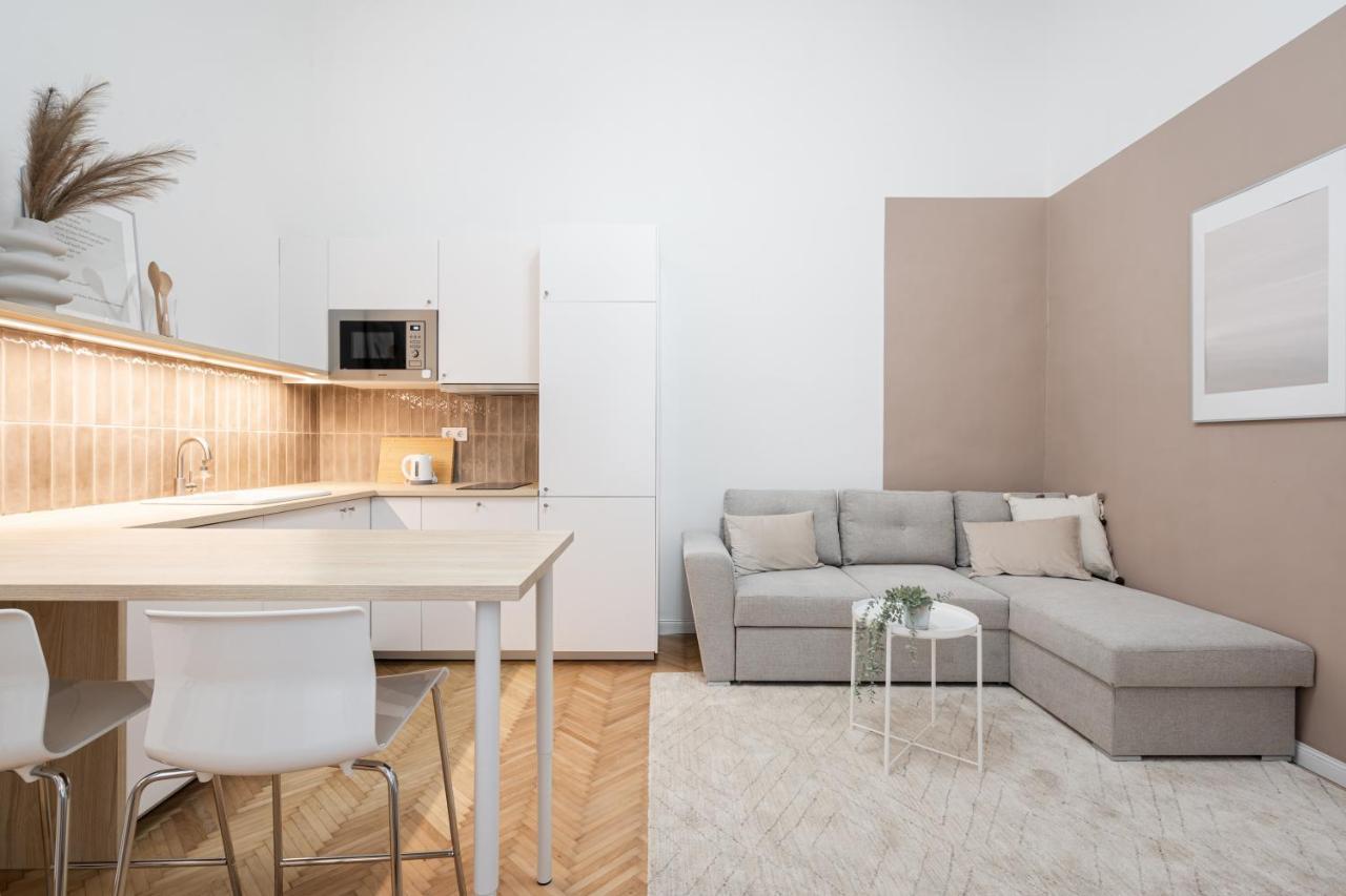 K10 - Kazinczy Street Heritage Suite - Best Location By Bqa Budapest Esterno foto