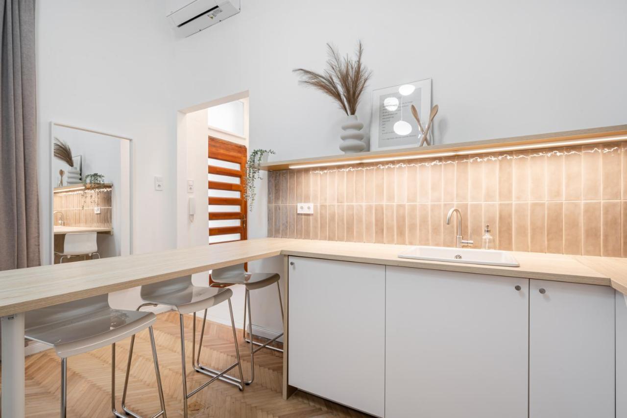 K10 - Kazinczy Street Heritage Suite - Best Location By Bqa Budapest Esterno foto