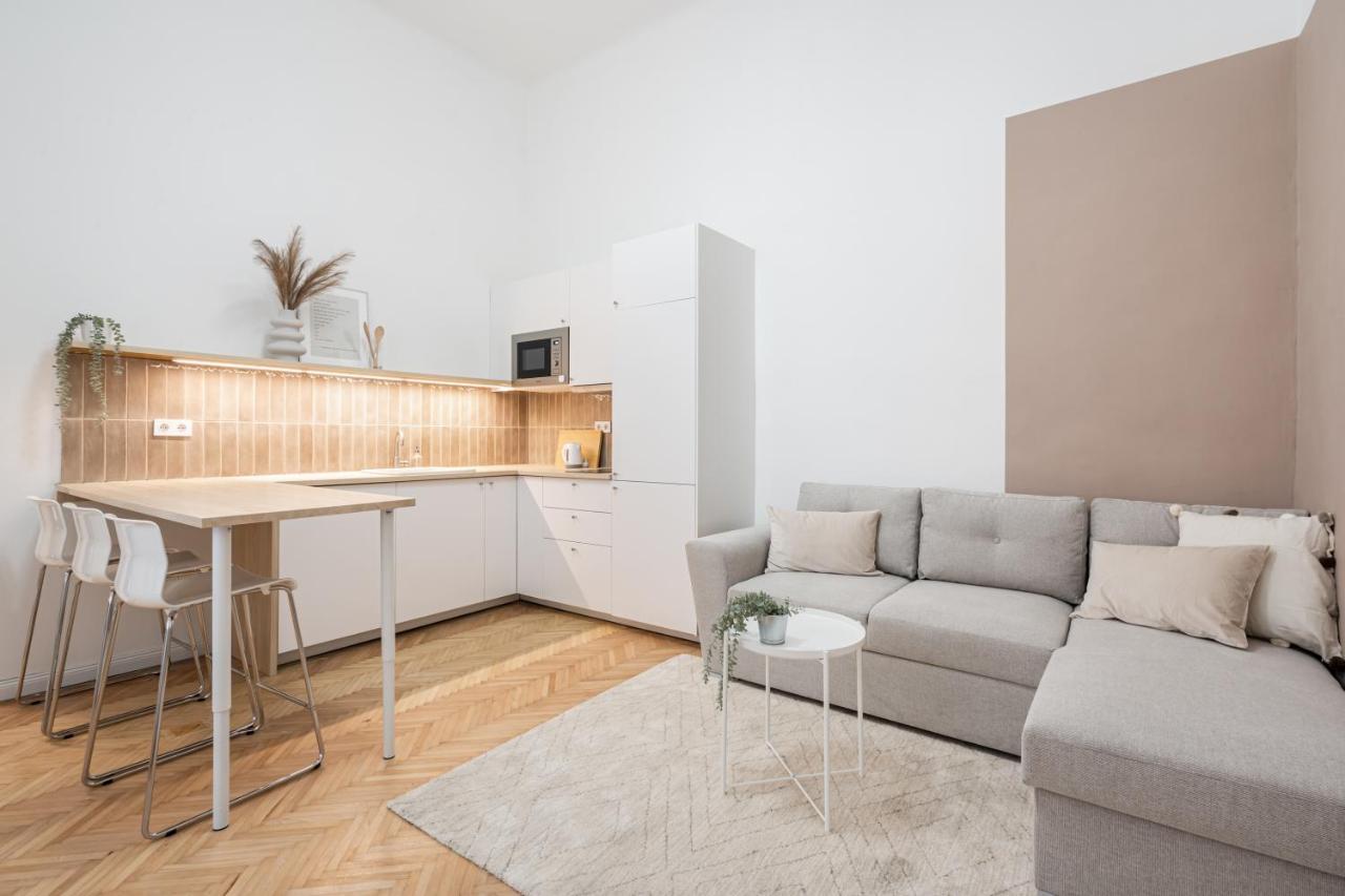 K10 - Kazinczy Street Heritage Suite - Best Location By Bqa Budapest Esterno foto