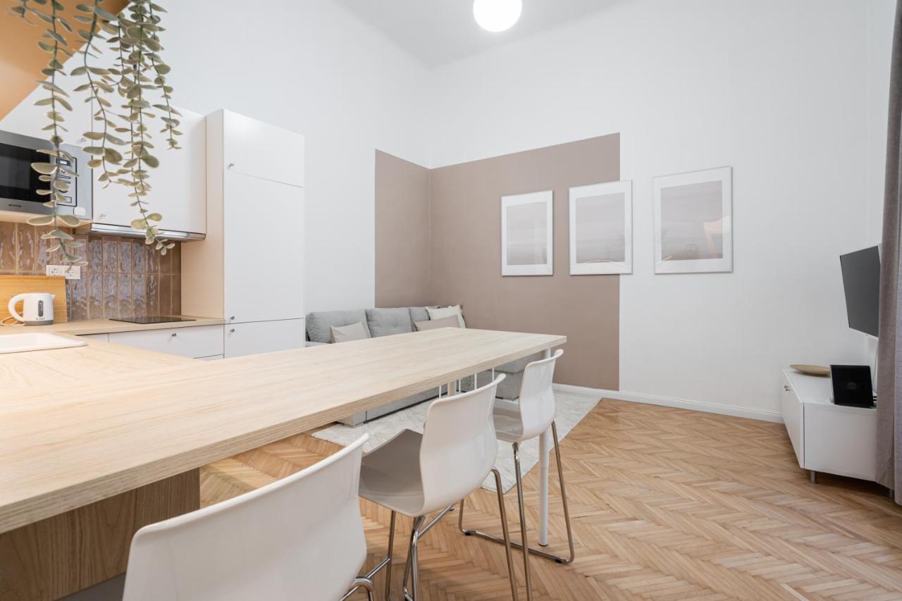 K10 - Kazinczy Street Heritage Suite - Best Location By Bqa Budapest Esterno foto